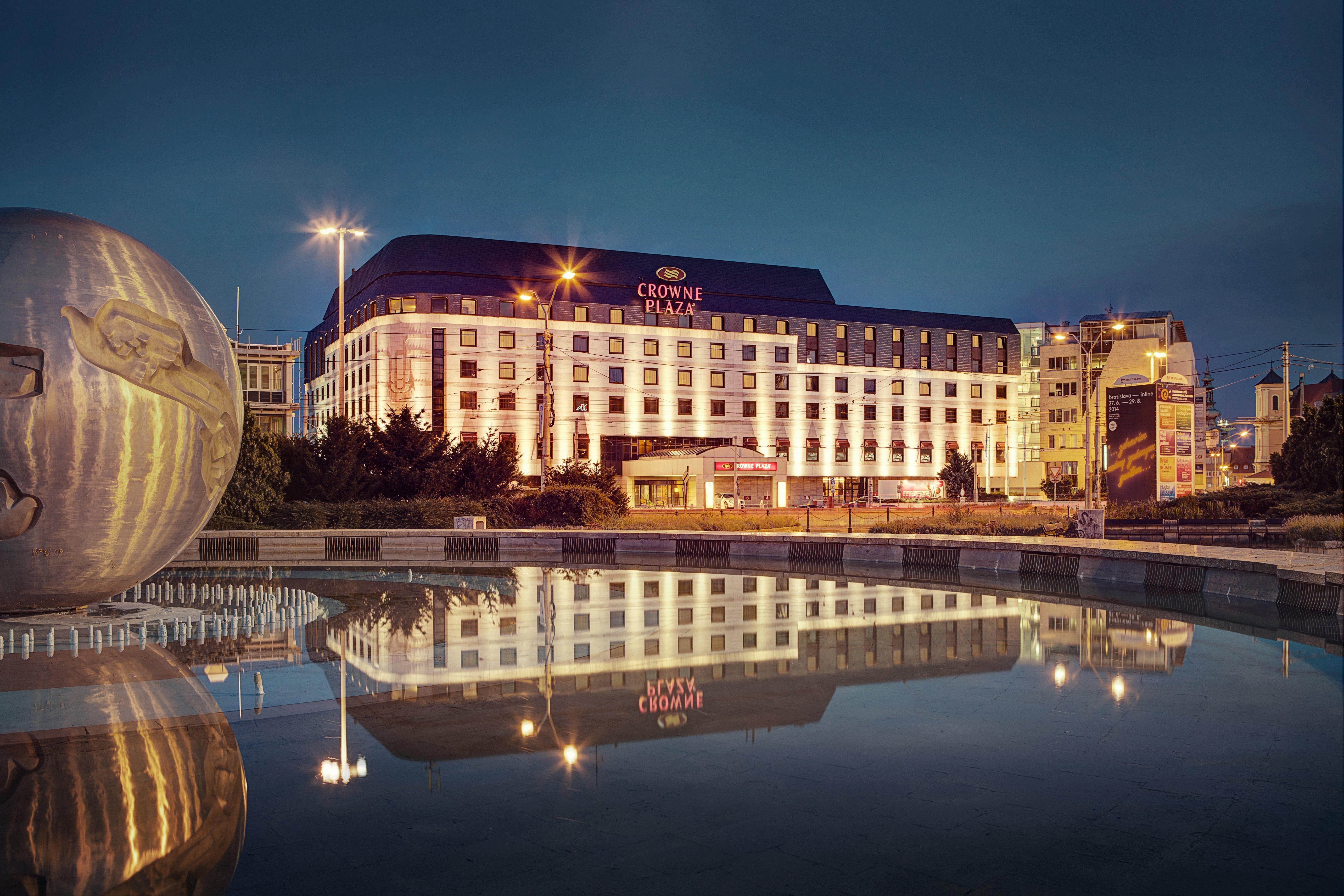 Crowne Plaza Bratislava, An Ihg Hotel מראה חיצוני תמונה